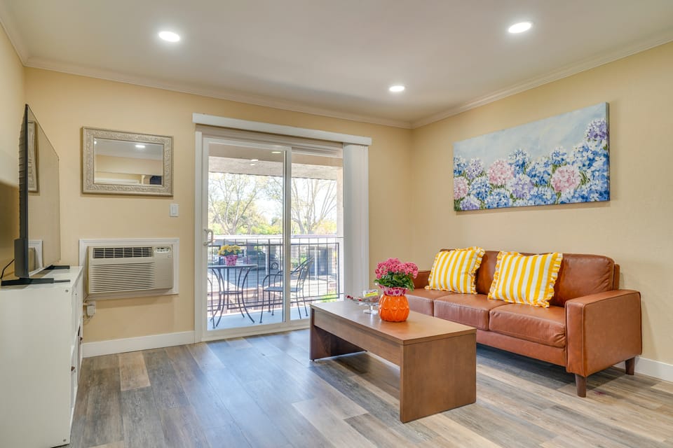 1 Block to Dtwn Pleasanton: Condo w/ Pool Access Apartment in Pleasanton