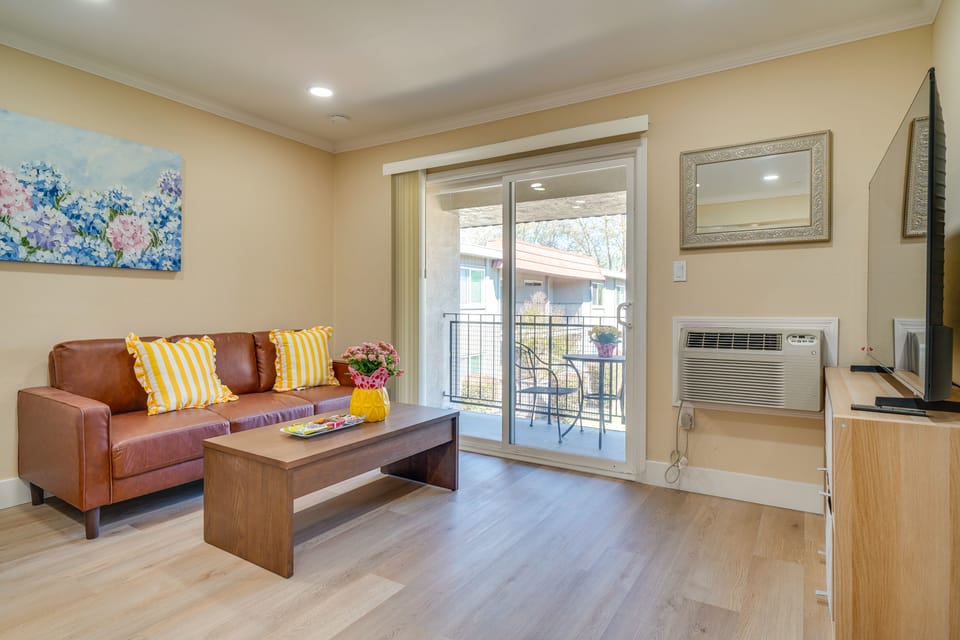 Walkable Pleasanton Condo Near Downtown w/ Balcony Apartment in Pleasanton