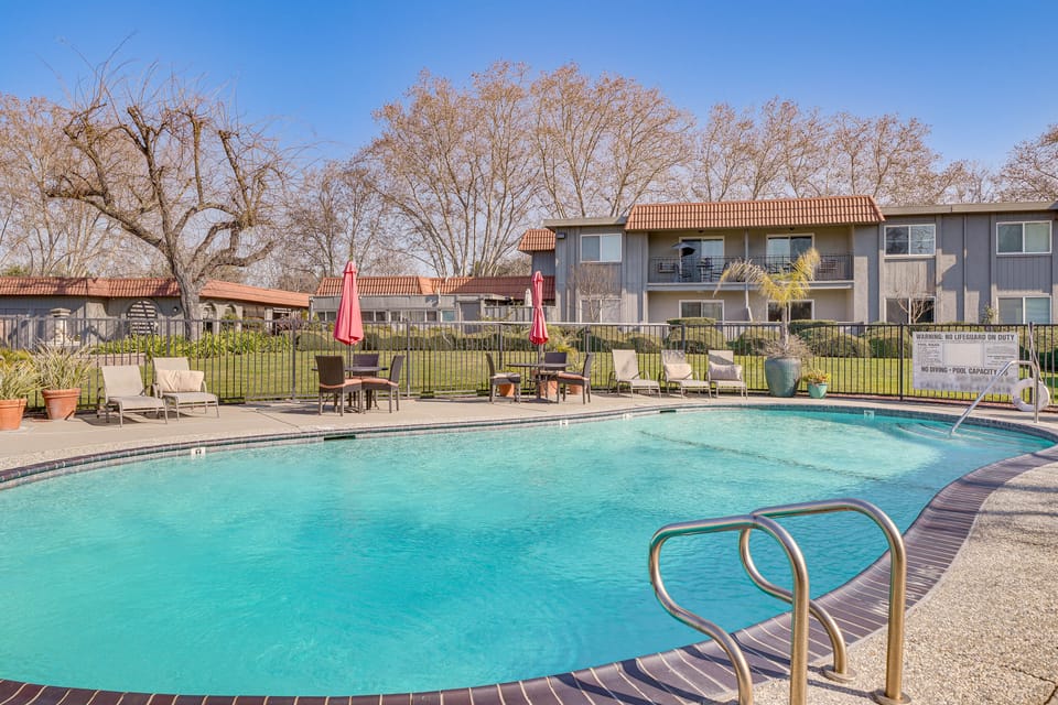 Walkable Pleasanton Condo Near Downtown w/ Balcony Apartment in Pleasanton