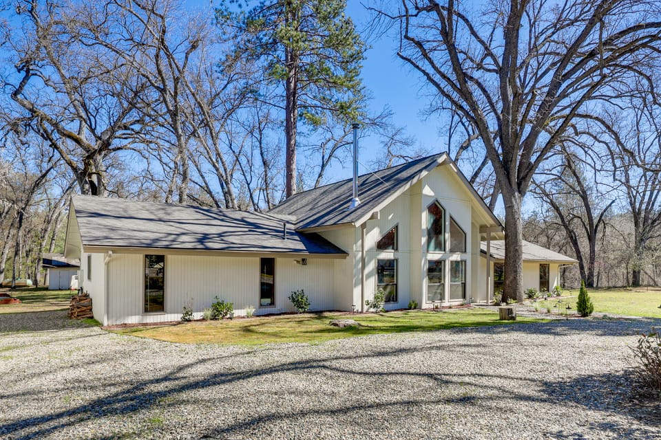 Creekside Nature Retreat Near Yosemite Nat’l Park! House in Oakhurst