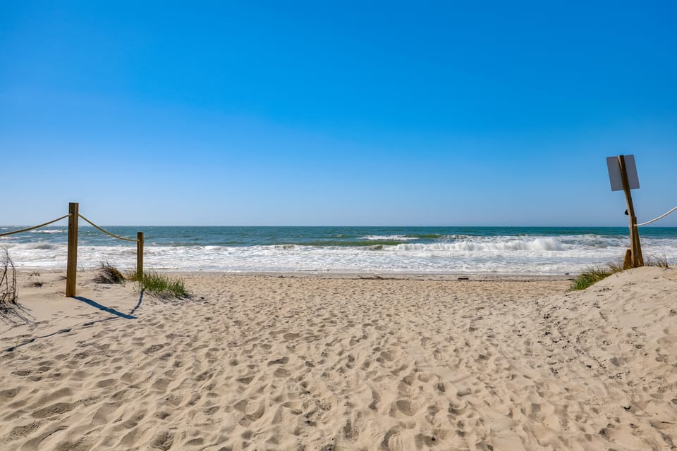 New Oak Island Home w/ Ocean Views! House in Oak Island