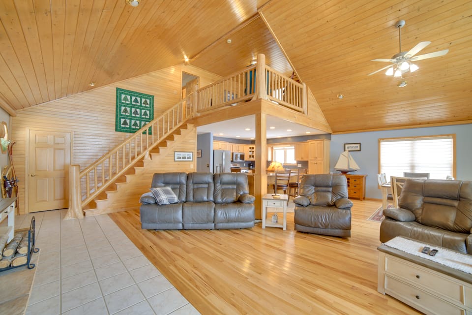 Stunning Sunset Views! Lake Michigan Lodge House in Wisconsin