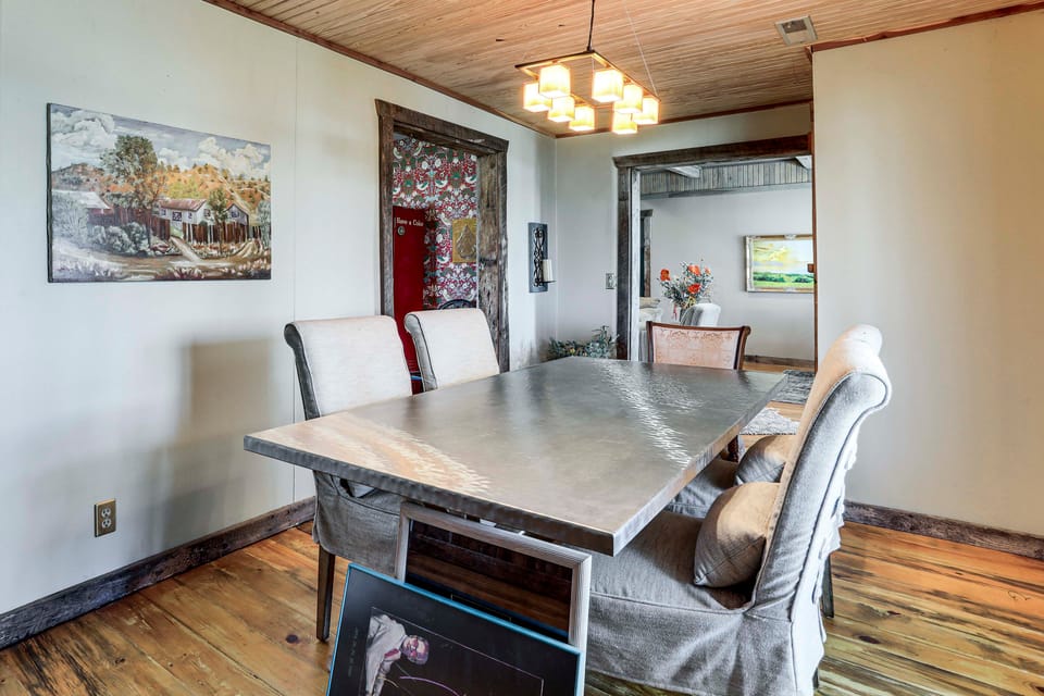 Gassville Group Getaway! Pet-Friendly Home + Yard House in Arkansas