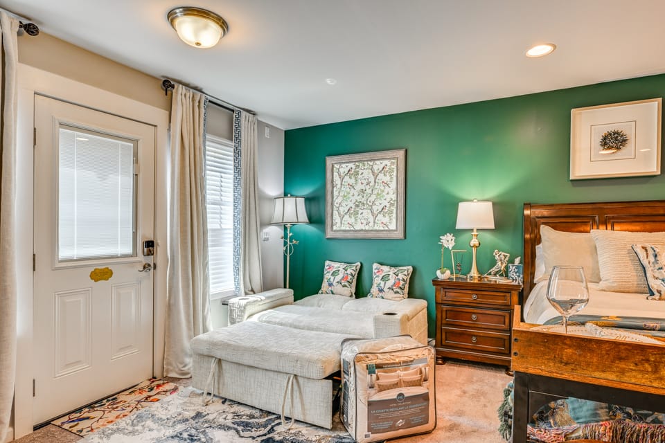 Studio near Speedway w/EV-L2 
Deck,Fireplace,Cal-K Apartment in Concord
