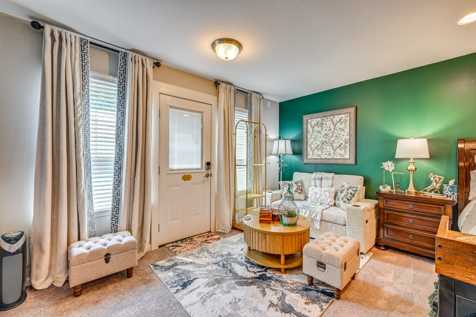 Studio near Speedway w/EV-L2 
Deck,Fireplace,Cal-K Apartment in Concord