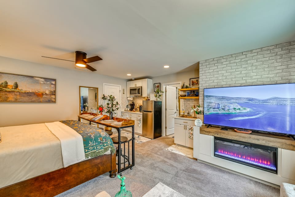 Studio near Speedway w/EV-L2 
Deck,Fireplace,Cal-K Apartment in Concord