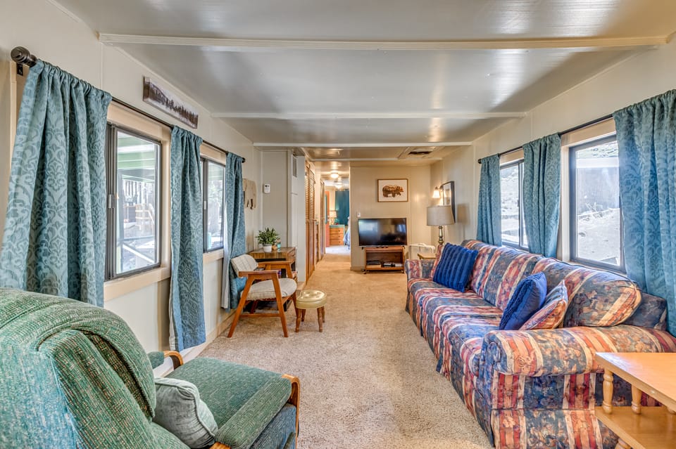 2 Mi to Midtown! All-Season Base w/ Hot Tub Access Apartment in Ruidoso