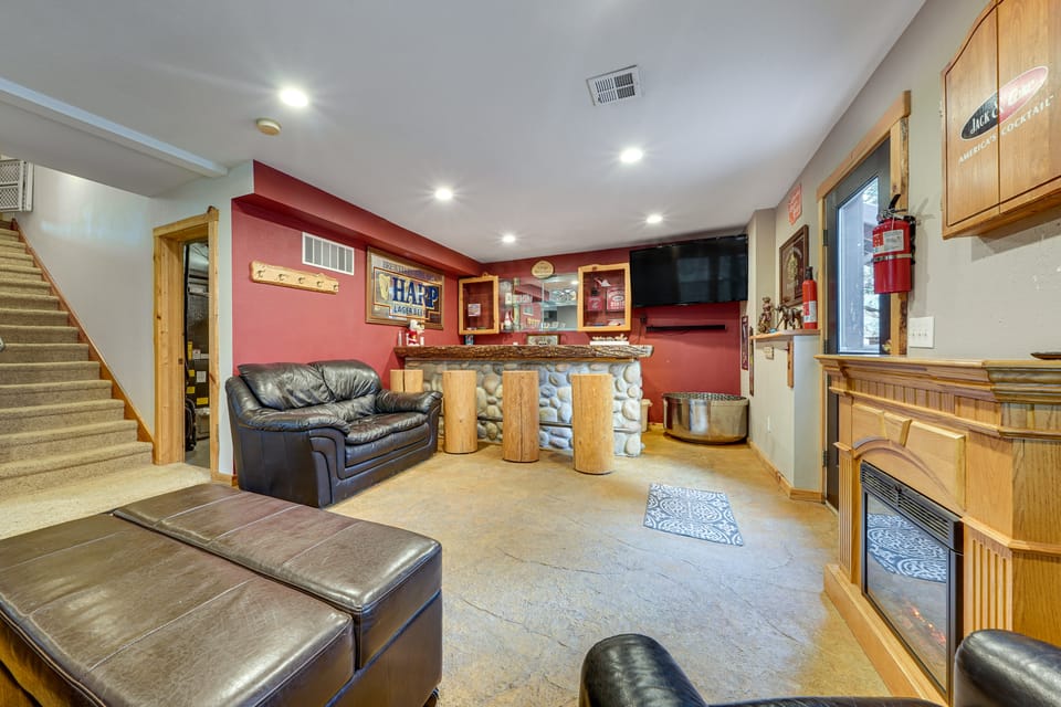 1 Mi to Cle Elum Lake! Family Cabin w/ Game Room House in Roslyn