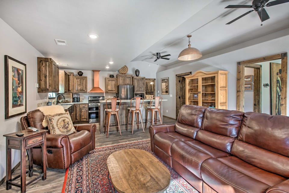 4 Units in Red River: Mtn Views, Steps to Main St Apartment in Red River