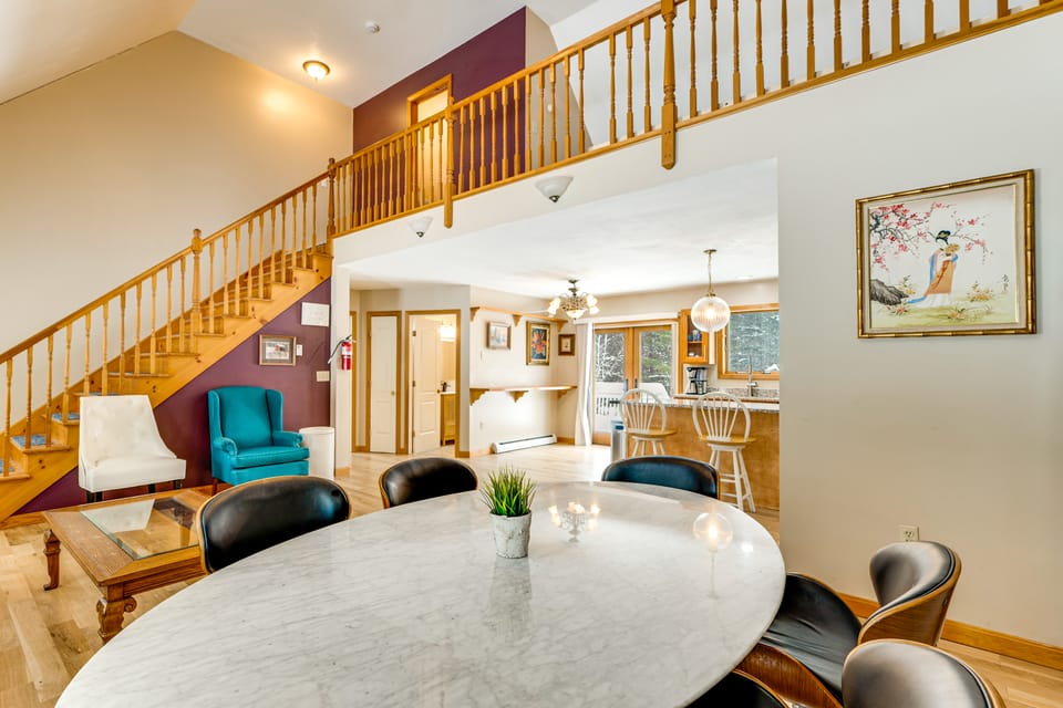 Explore the White Mountains! Spacious Rural Home House in Thornton