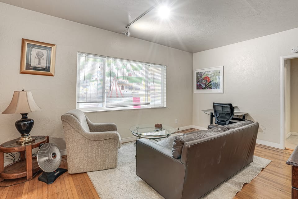 Walkable Dtwn Oakland Apt w/ Shared Rooftop! Apartment in Piedmont
