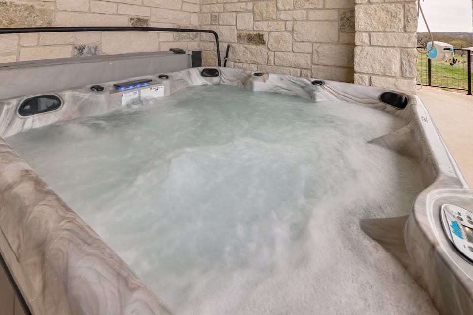 Hot Tub, Dock & View! Lakefront Marble Falls Home House in Lago Vista