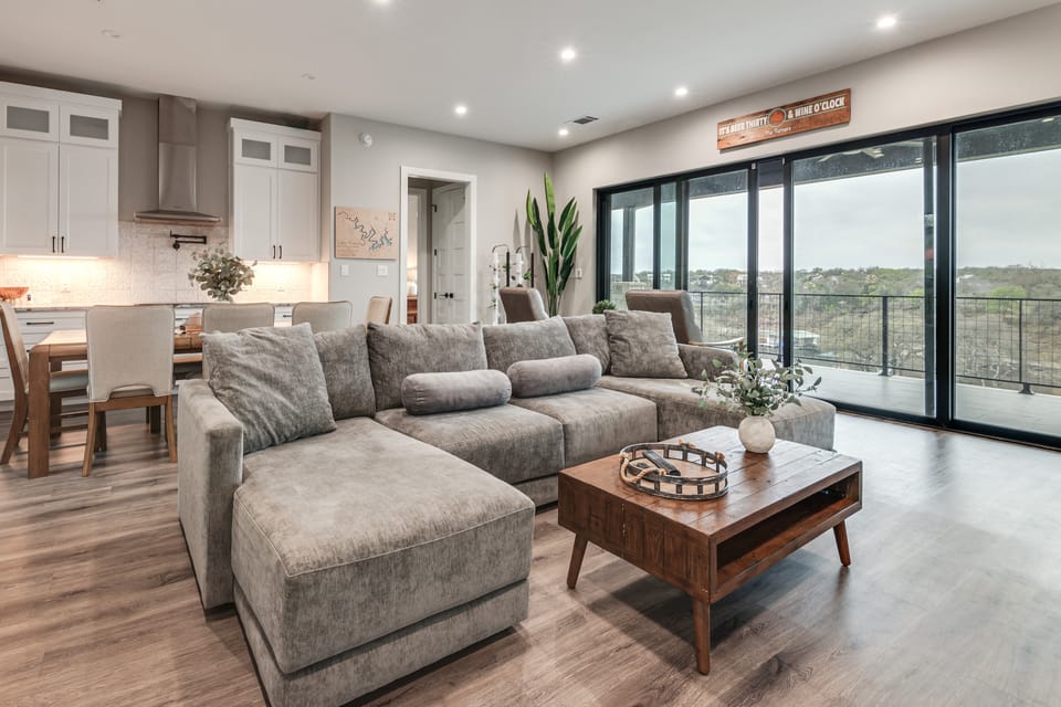 Hot Tub, Dock & View! Lakefront Marble Falls Home House in Lago Vista