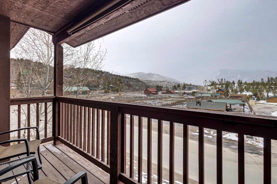 Rocky Mtn-View Retreat! Walk to Dtwn Grand Lake Apartment in Grand Lake