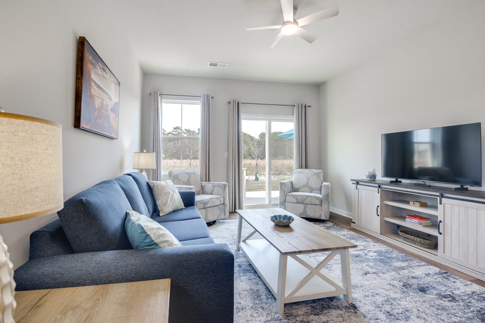 2 Mi to Ocean Isle Beach! Coastal Getaway w/ Patio Apartment in North Carolina