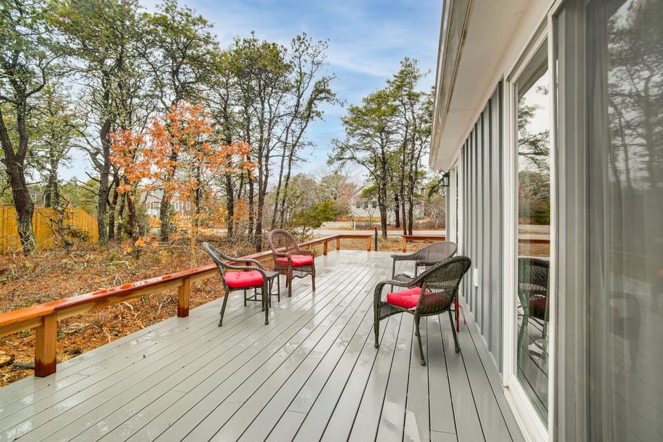 2 Mi to Main St & Beach! Family Home in Edgartown House in Martha's Vineyard