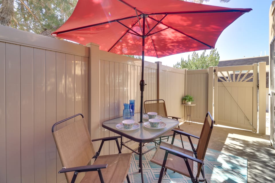 3 Mi to Uptown ABQ! Pet-Friendly Condo w/ Patio Apartment in Albuquerque