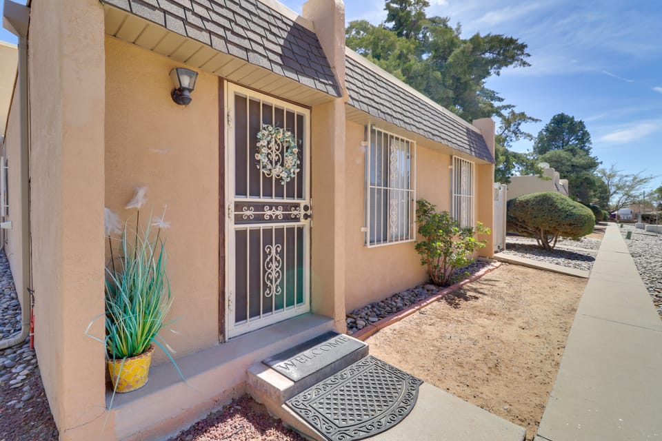 3 Mi to Uptown ABQ! Pet-Friendly Condo w/ Patio Apartment in Albuquerque