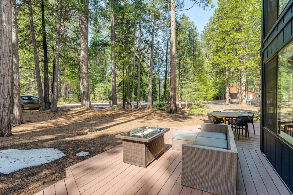 Modern Big Trees Family Cabin w/ Full Amenities House in Dorrington