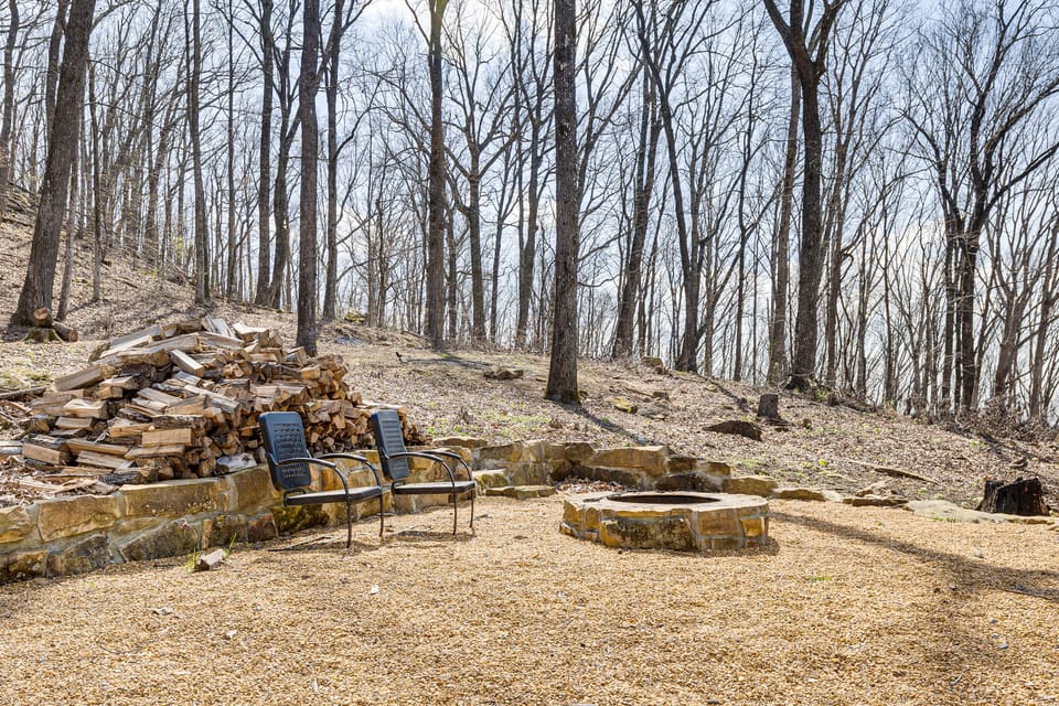 Deck, Sauna & Mtn View! Fort Payne Cabin House in Alabama