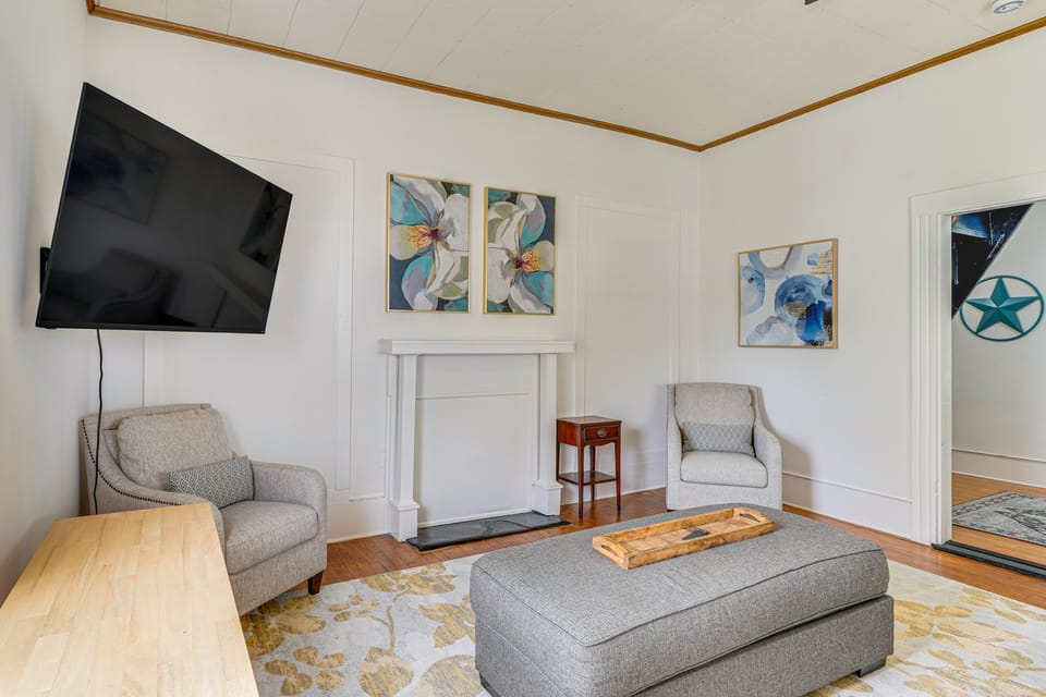 Half-Mi to Dtwn Wendell! 60s Farmhouse w/ Fire Pit House in North Carolina