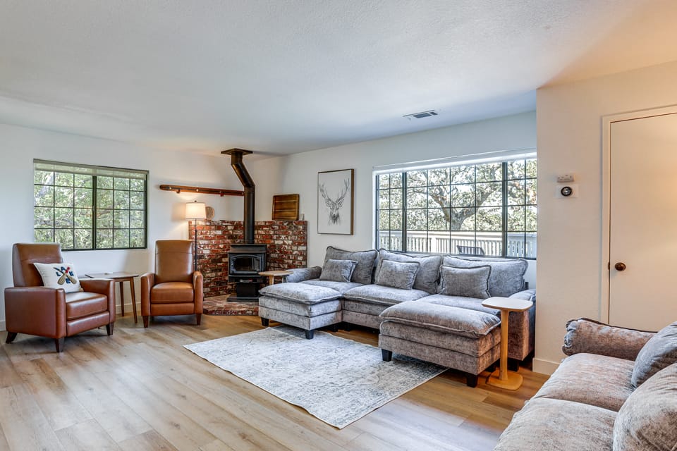 Oak Shores Lake House Near Marina! Community Perks House in Lake Nacimiento