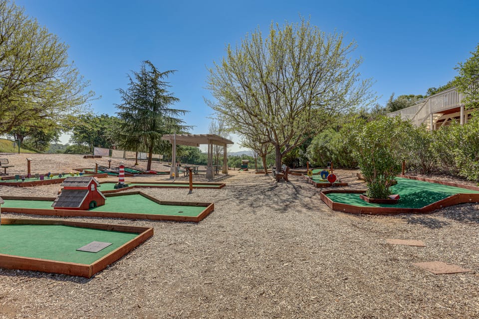 Oak Shores Lake House Near Marina! Community Perks House in Lake Nacimiento