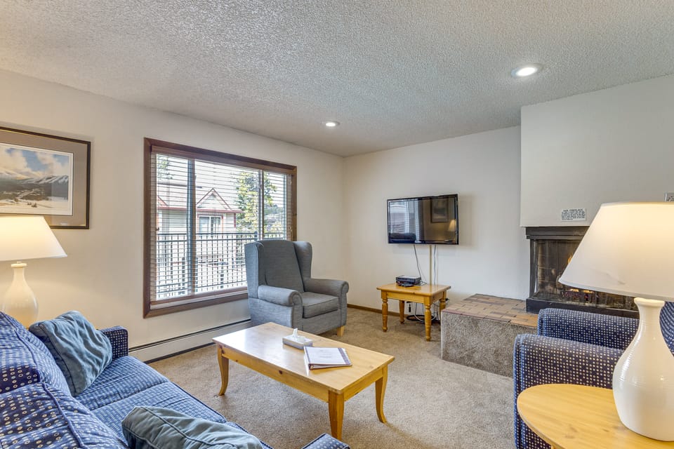 Hot Tub! Walkable Condo 3 Mi to Winter Park Resort Apartment in Fraser