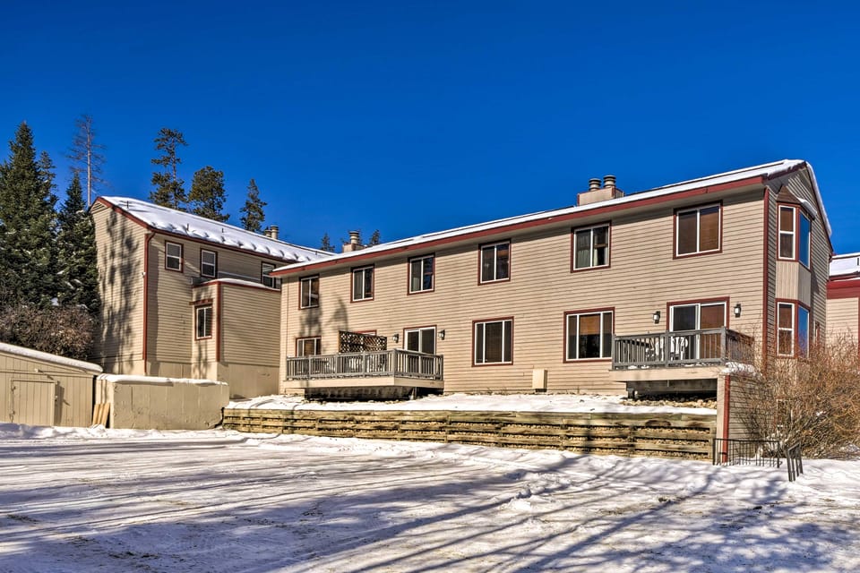 Hot Tub! Walkable Condo 3 Mi to Winter Park Resort Apartment in Fraser