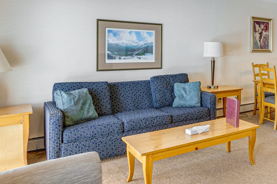 Walk to Hideaway Park! All-Season Winter Park Gem Apartment in Fraser