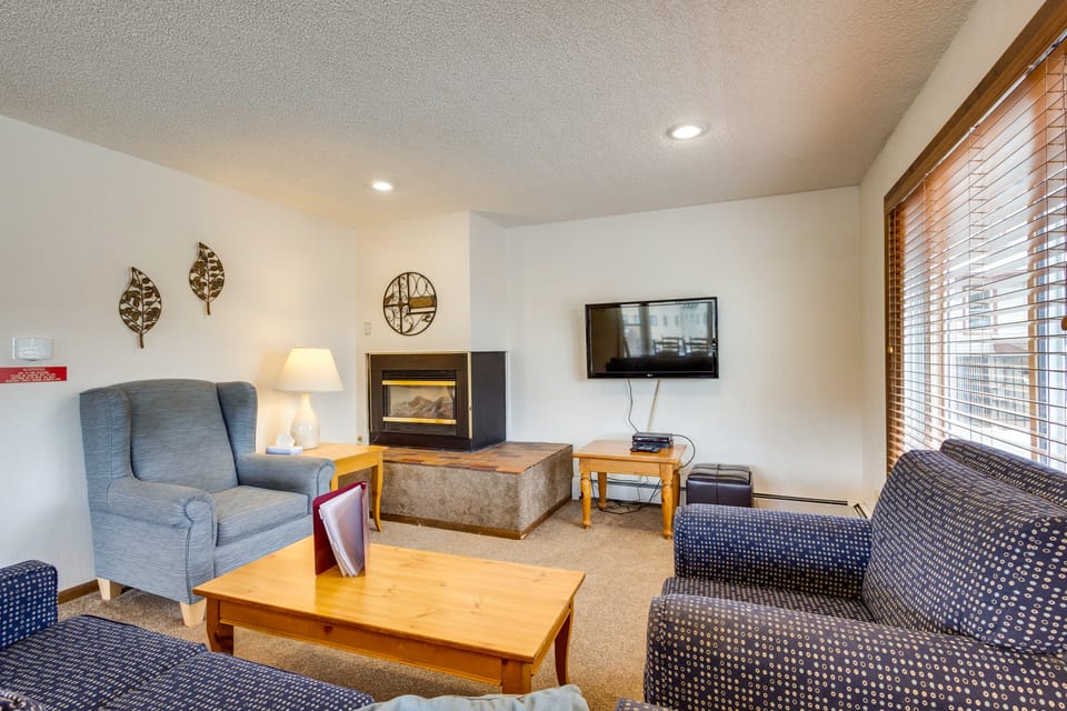 Mtn Base w/ Hot Tub Access Near Winter Park Resort Apartment in Fraser