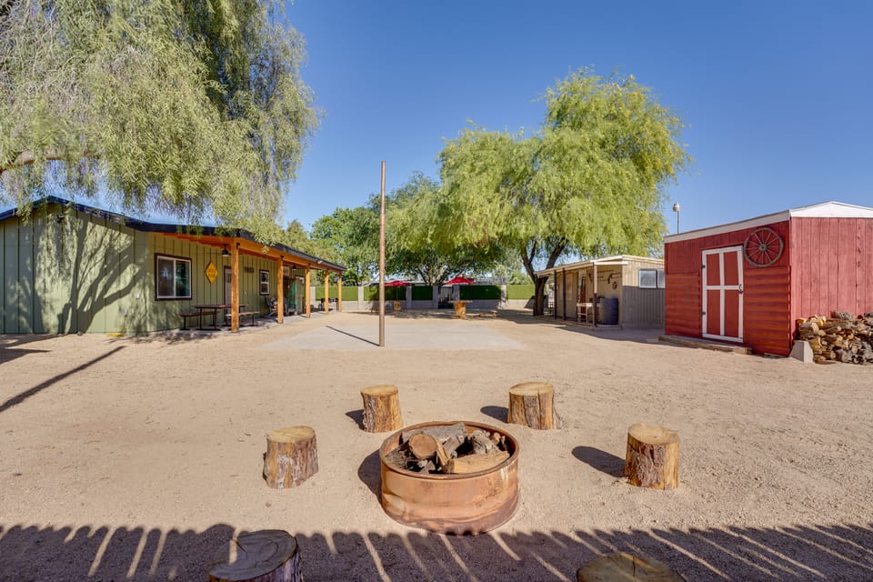 Outdoor Space, Near Everything: Glendale Getaway! House in Glendale