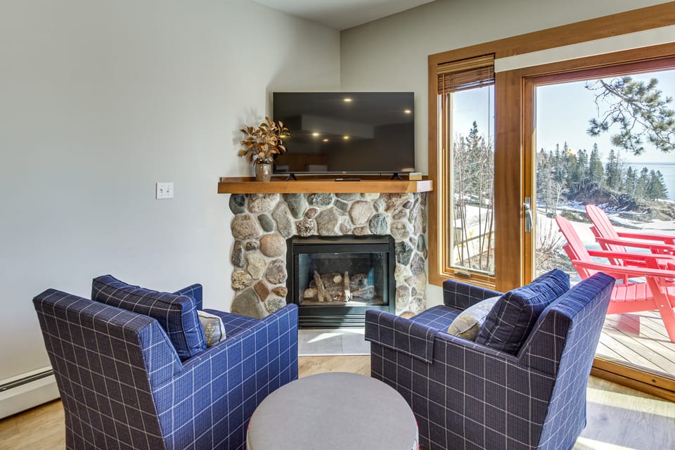 Lake Superior Views! Ultimate North Shore Retreat Apartment in Lutsen