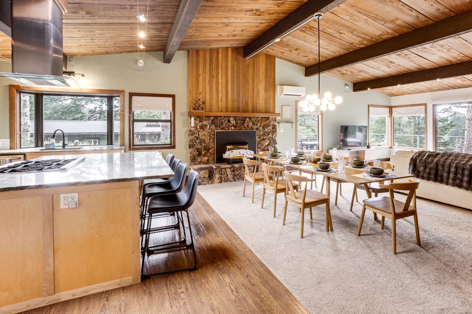 Lakefront Home w/ Dock & Views in Langlois House in Oregon