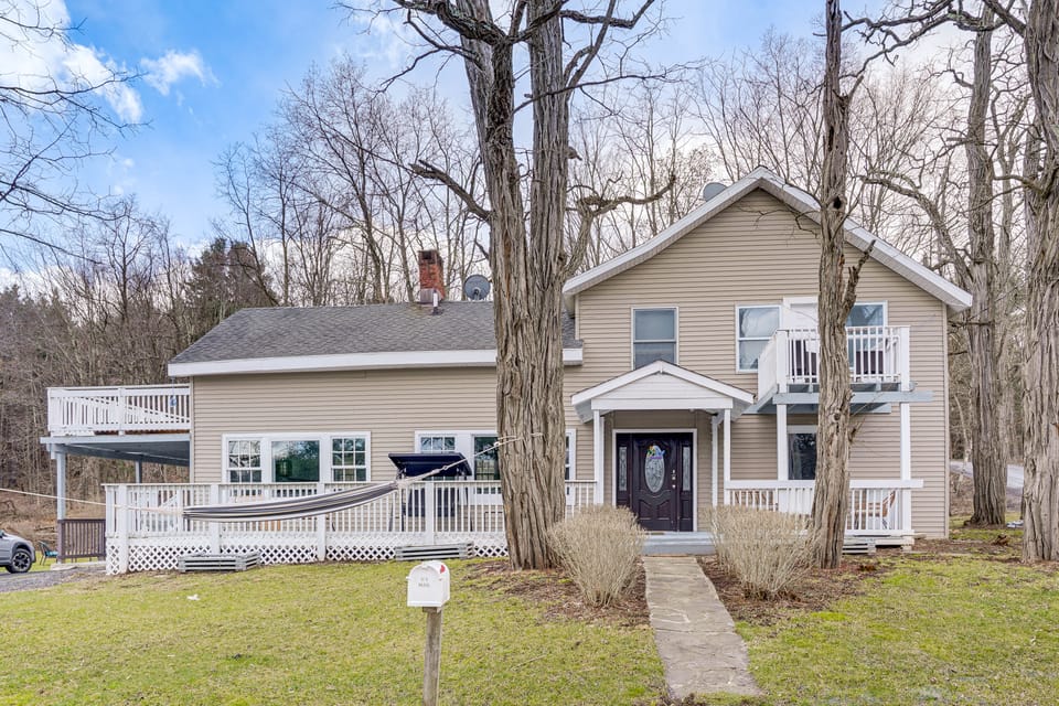 Indoor Hot Tub & Sauna! Spacious Catskills Home House in Capital District, NY, USA