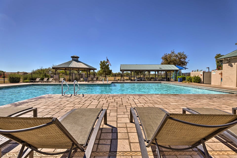 On Johnson Ranch Golf Course: San Tan Valley Home House in Johnson Ranch