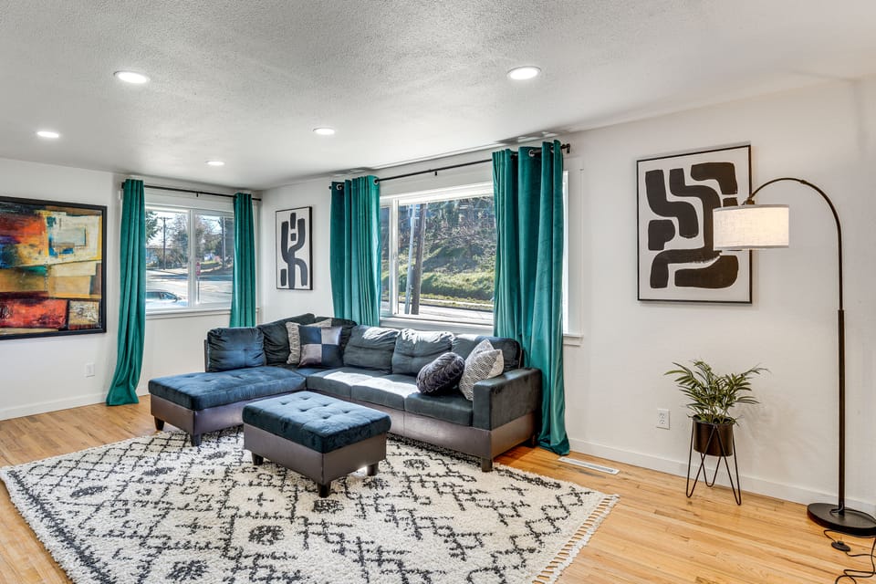 3 Mi to Point Defiance Park: Family Home w/ Yard! House in Tacoma