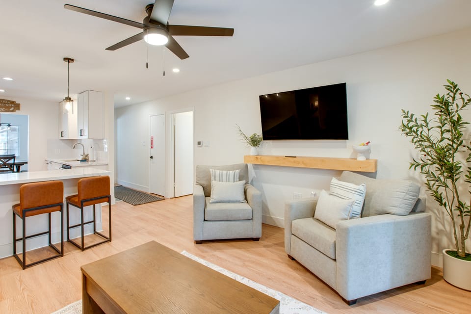 Pet Friendly w/ Yard! Fully Updated Tahoe Home House in South Lake Tahoe