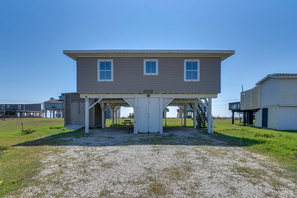 Steps to Surfside Beach! Ocean-View Texas Retreat House in Surfside Beach