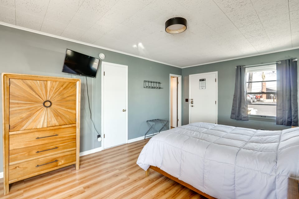 Unit 3: Main Channel View! Studio By Bagnell Dam Apartment in Lake of the Ozarks