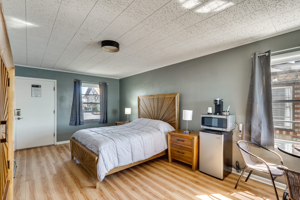 Unit 3: Main Channel View! Studio By Bagnell Dam Apartment in Lake of the Ozarks