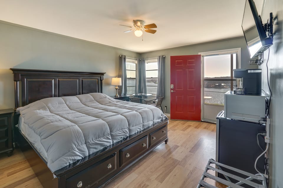 Unit 7: Bagnell Strip Adventure Hub, Patio & Views Apartment in Lake of the Ozarks