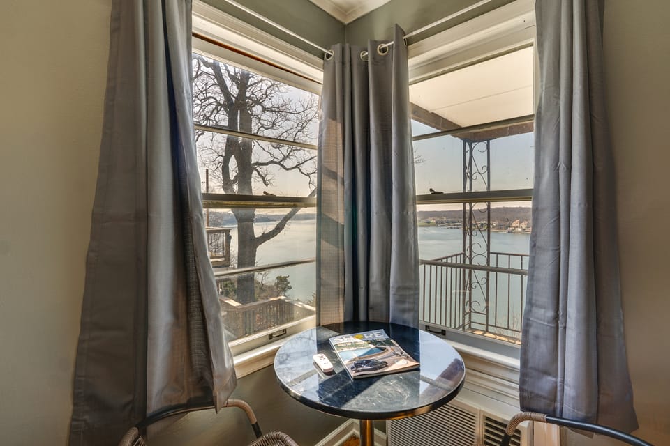 Bagnell Strip Studio for Shootout Weekend Fun Apartment in Lake of the Ozarks