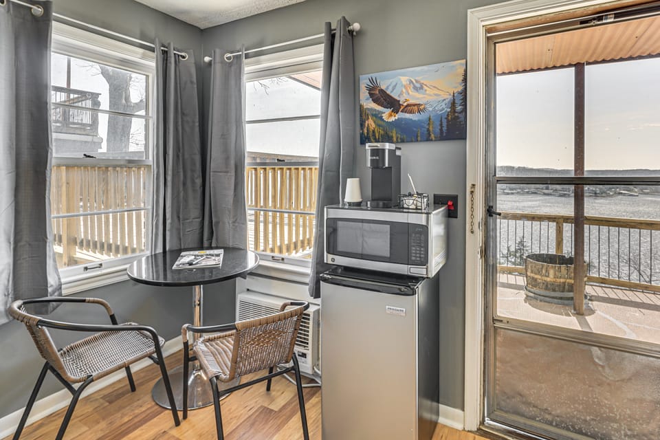 Unit 5: Prime Location, Lake of the Ozarks Apt! Apartment in Lake of the Ozarks