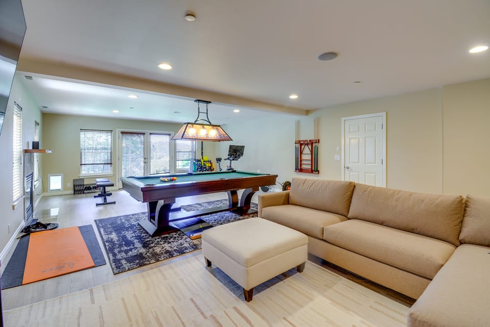 Premier Gig Harbor Home! Views, Spa & Billiards House in Gig Harbor