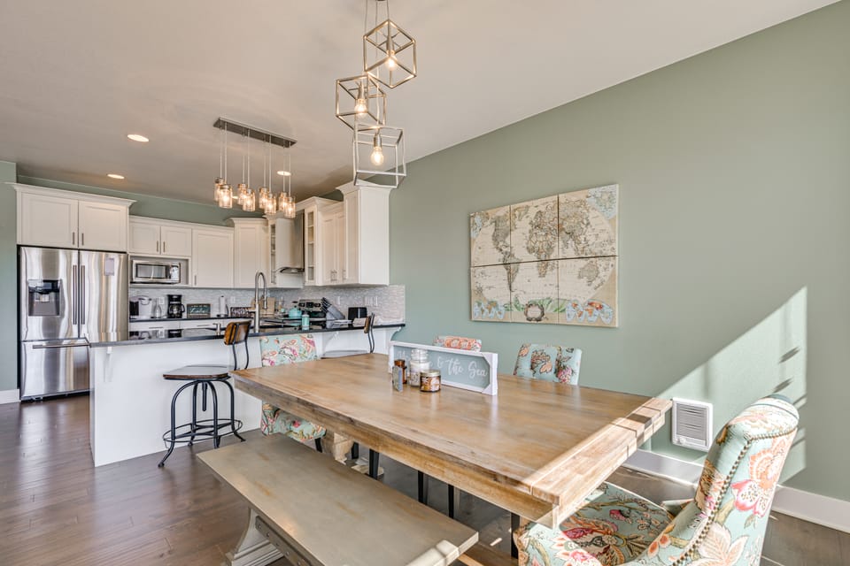 Lakefront Getaway w/ Private Dock in Ocean Shores! House in Ocean Shores