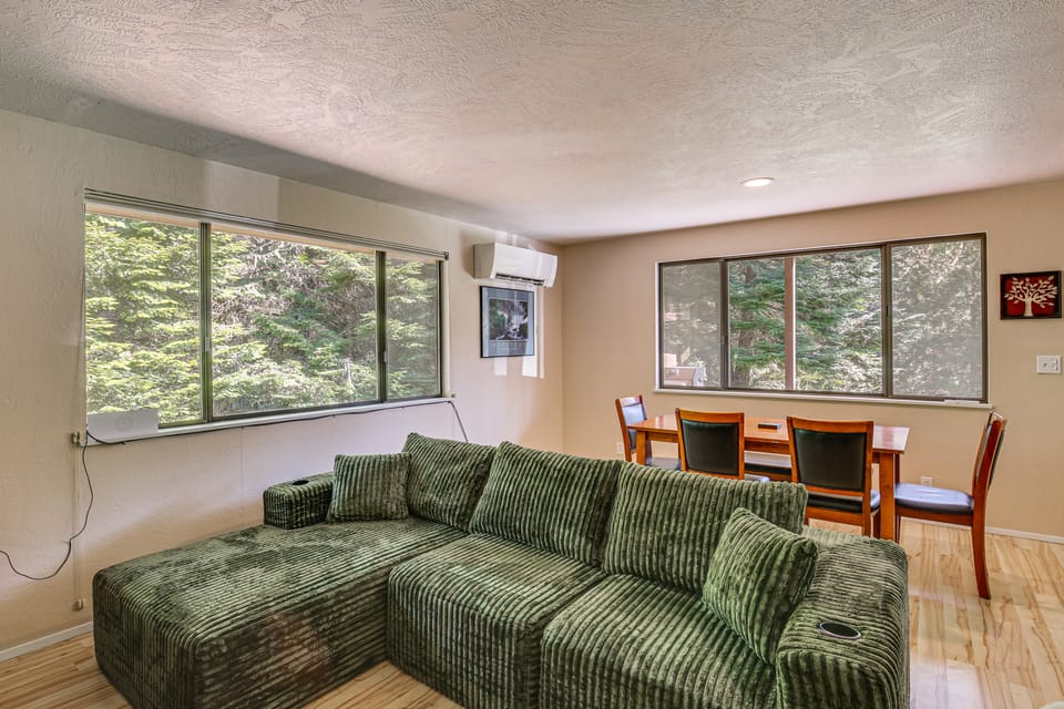 Creative Escape! Eagle's Nest Hideaway House in Oregon