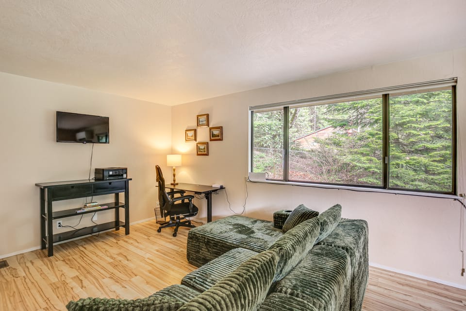 Creative Escape! Eagle's Nest Hideaway House in Oregon