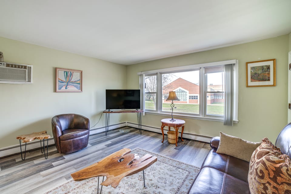Cozy Couples Escape in Homewood: Pets Welcome! Apartment in Indiana