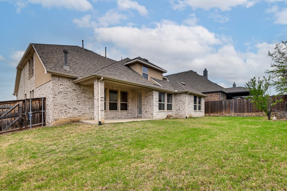 Near Lake & Family Fun! Spacious Oak Point Home House in Little Elm